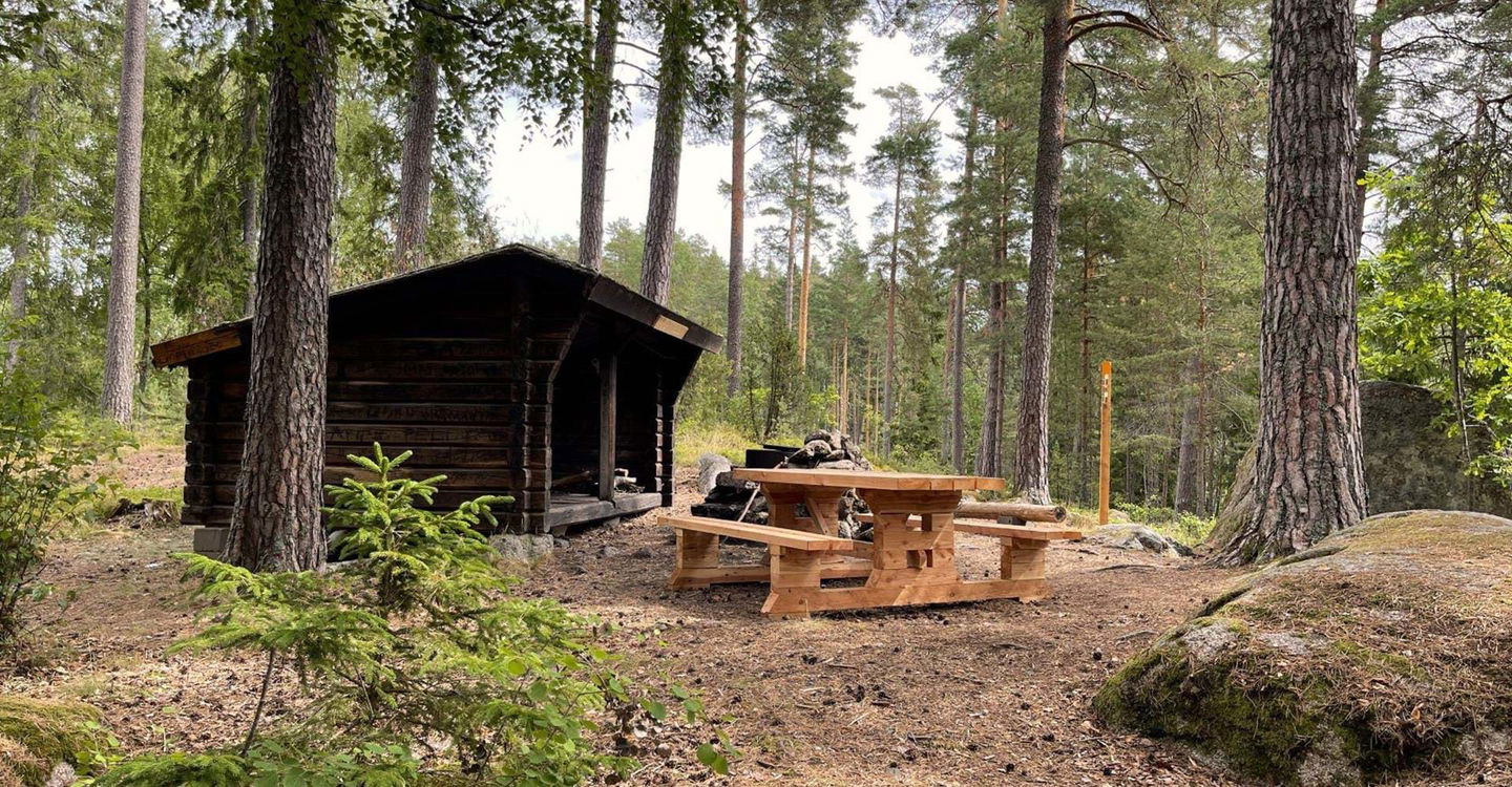 Vindskydd och bänkbord vid Nedre Långsjön,
Etapp: Rimforsa - Sätravallen
Linköpings kommun