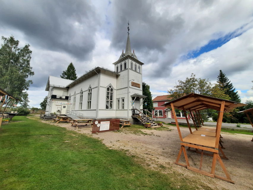 Långheds bygdegårdsförening arrangerar marknader och driver cafe i bygdegården