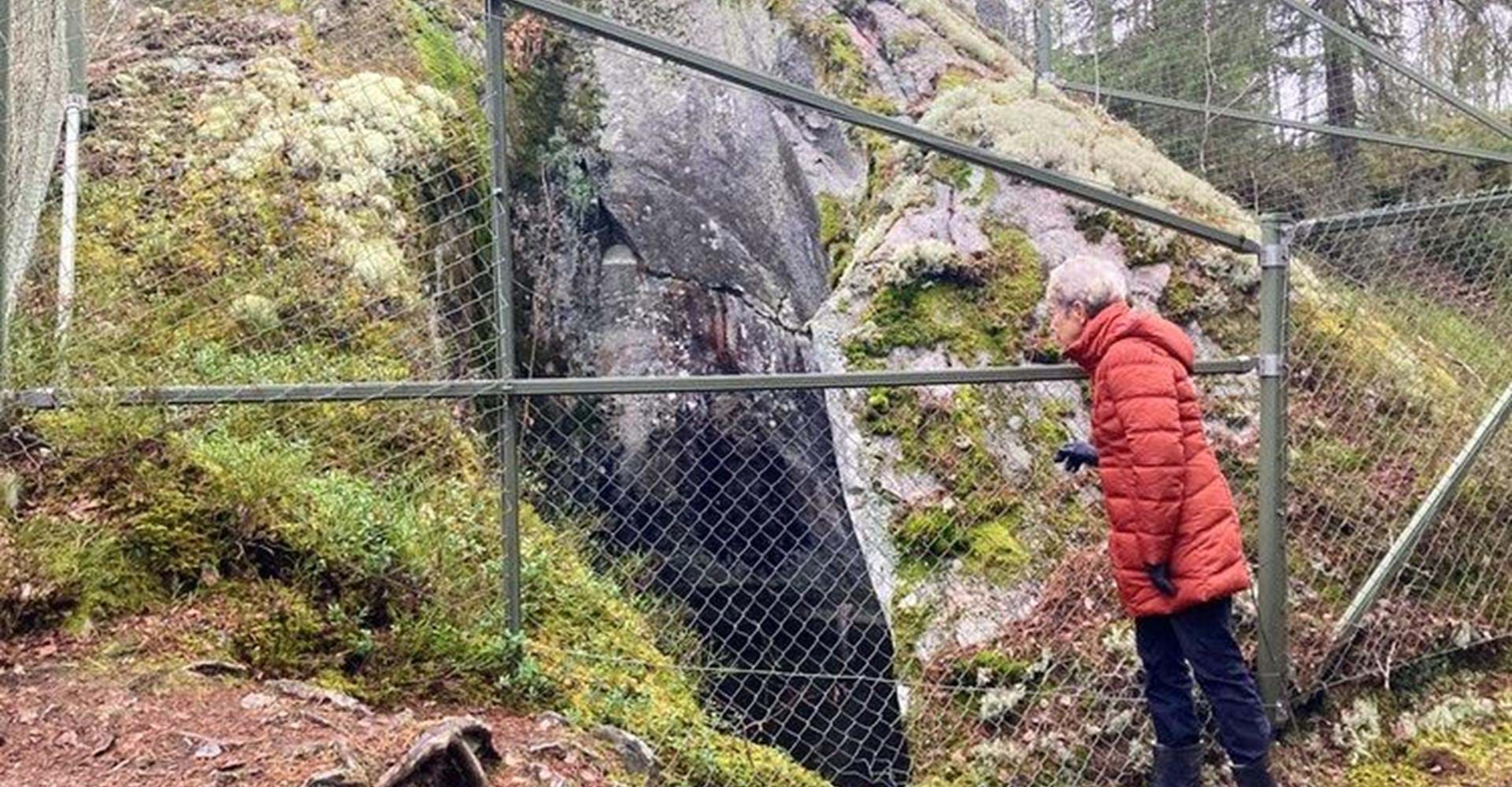 Perkils kättil, en av Sveriges största jättegrytor.
Etapp: Tjällmoslingan.
Motala