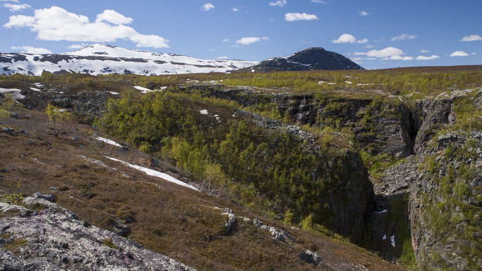 Áhusjgårsså.