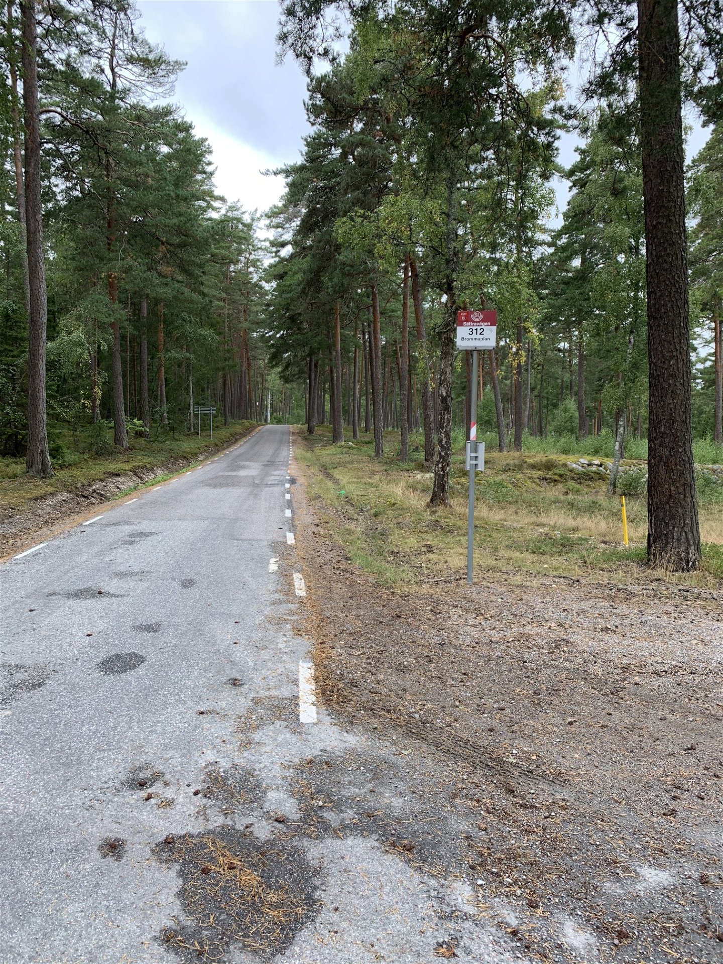 Sättravägen bus stop looking westward. (Walk in this direction to reach the nature reserve.)