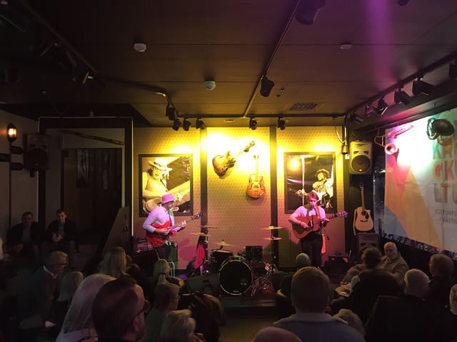 Far & Son Pub