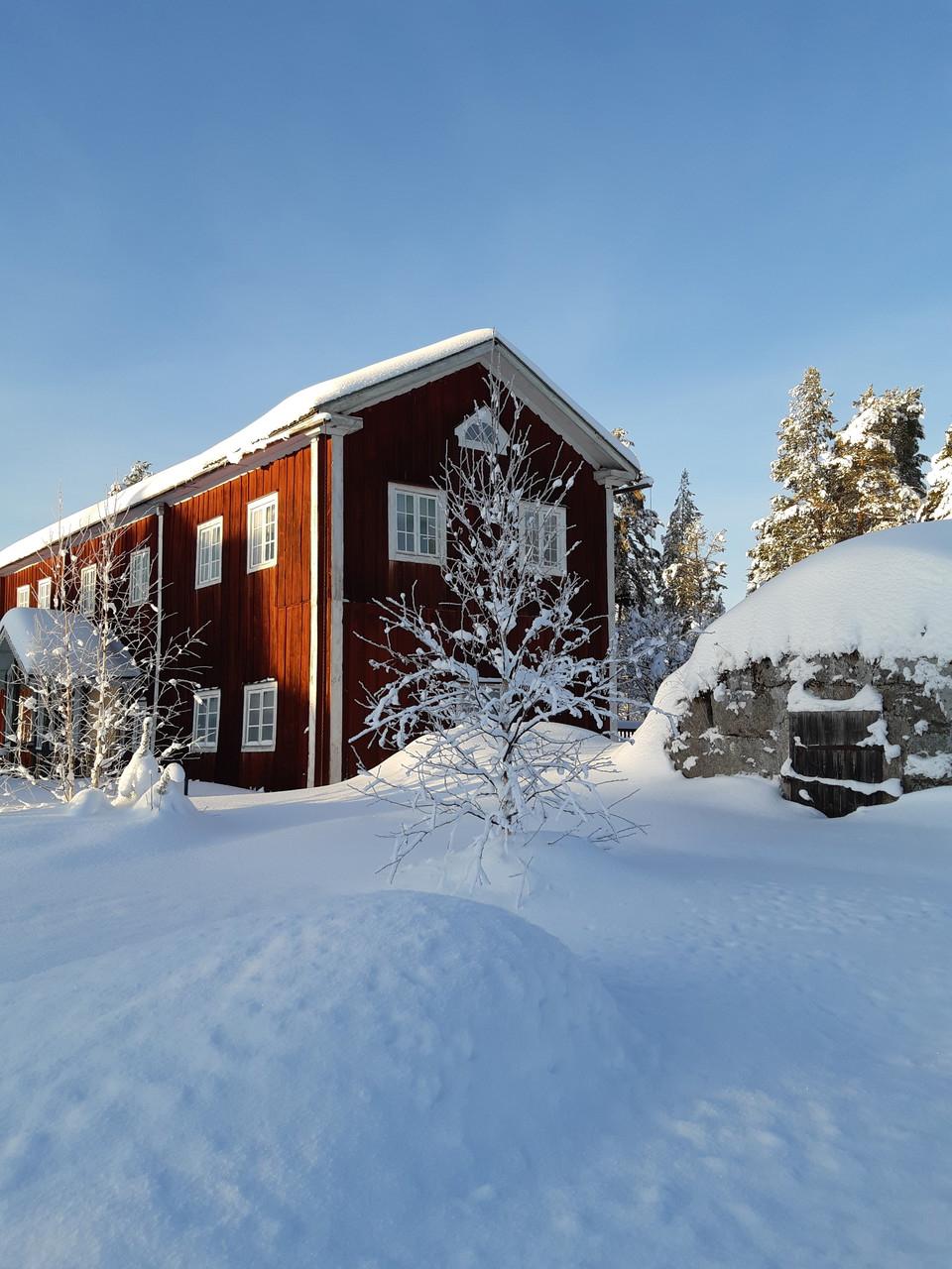 Bortom Åa i vinterskrud.