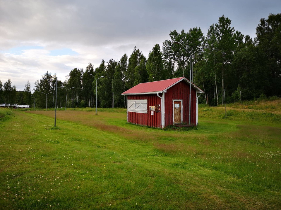 Start vid skidstadion, följ elljuspåret i början