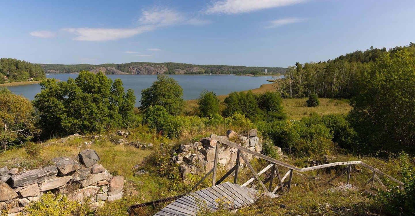 Skällviksborgruin med utsikt mo Stegeborg.
Etapp: Nartorp - Stegeborg och Stegeborg rundslinga.
Söderköping.