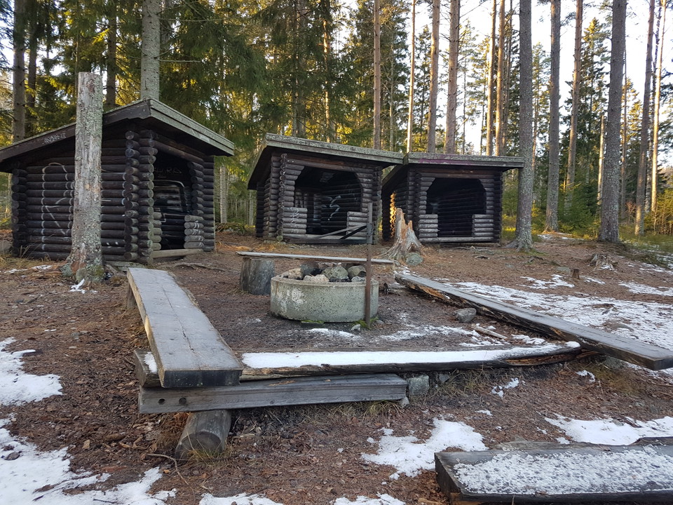 Grillplats och vindskydd