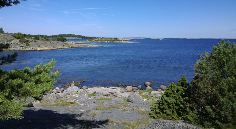 vy över sten och hav
