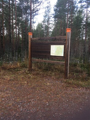 Entré Östgötaleden vid Kärnskogsmossens naturreservat