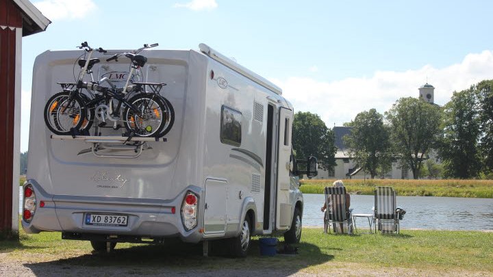 Camper pitches in Lyrestad by Göta Canal