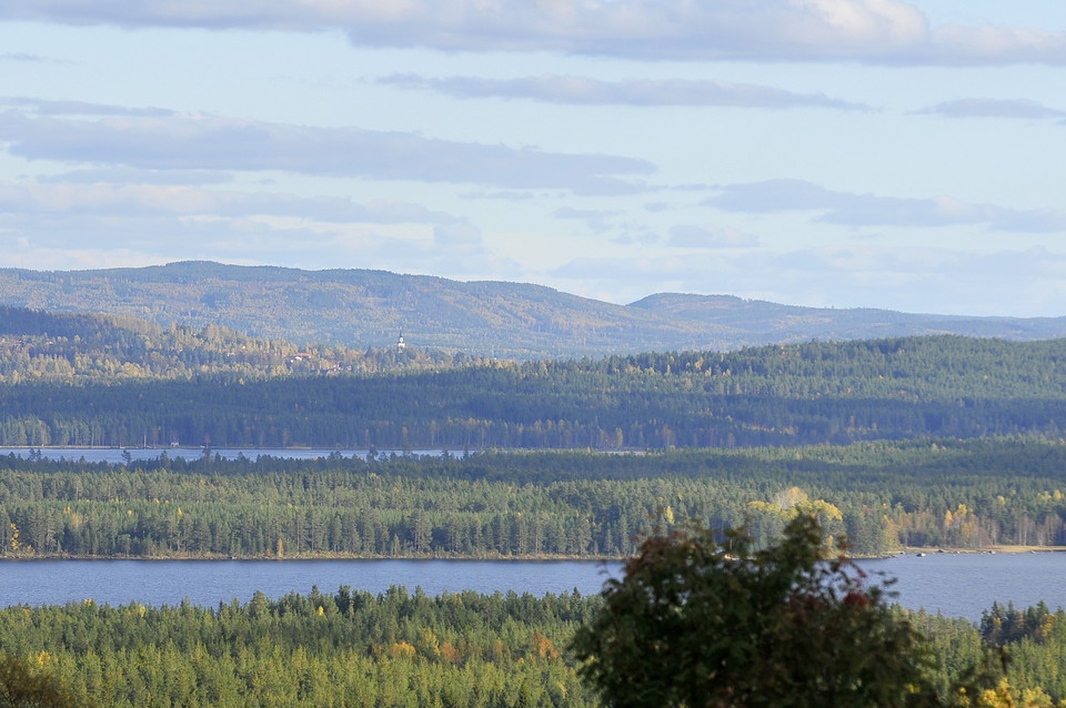 Siljansnäs kyrka på avstånd