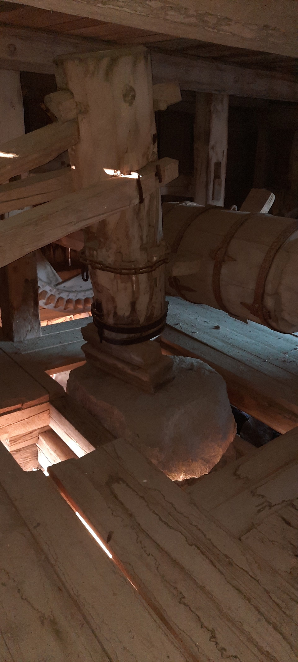 Linklubban. Notera att sittplatsen är under klubban. Trevligt?! Skulle du vilja sitta där? 