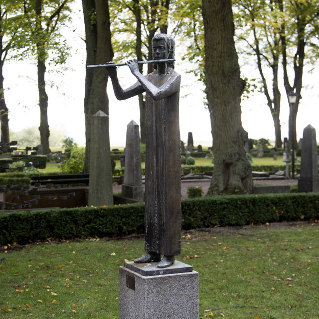 Flöjtspelaren & Judiska kyrkogården