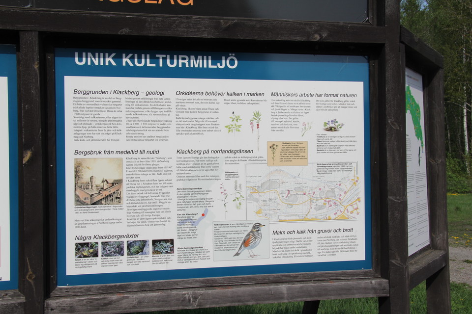 Informationstavla över unik kulturmiljö.