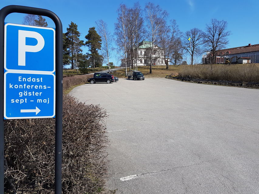Parkering vid Södergarns kursgård. Foto Lidingö stad.