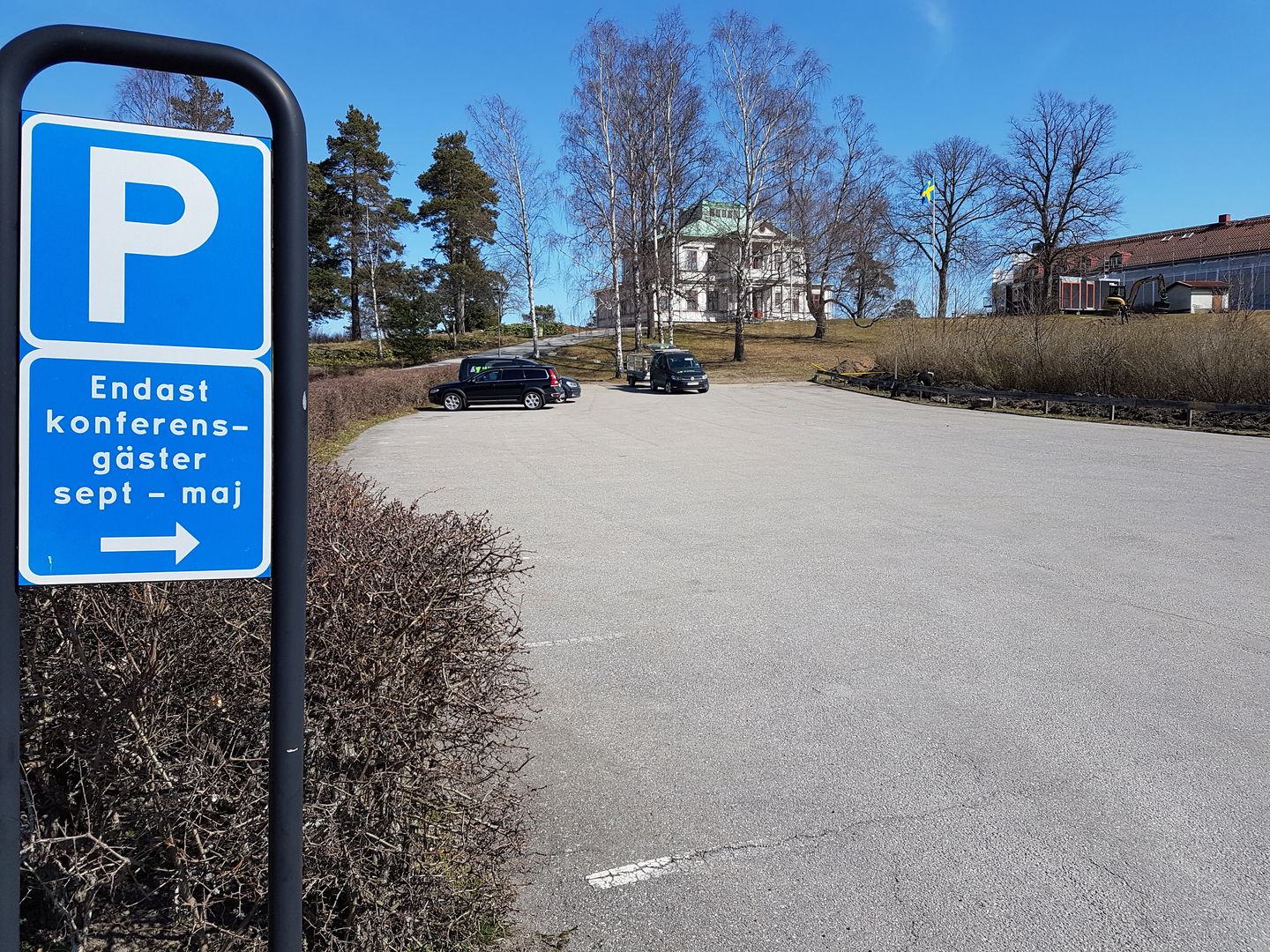 Parkering vid Södergarns kursgård. Foto Lidingö stad.