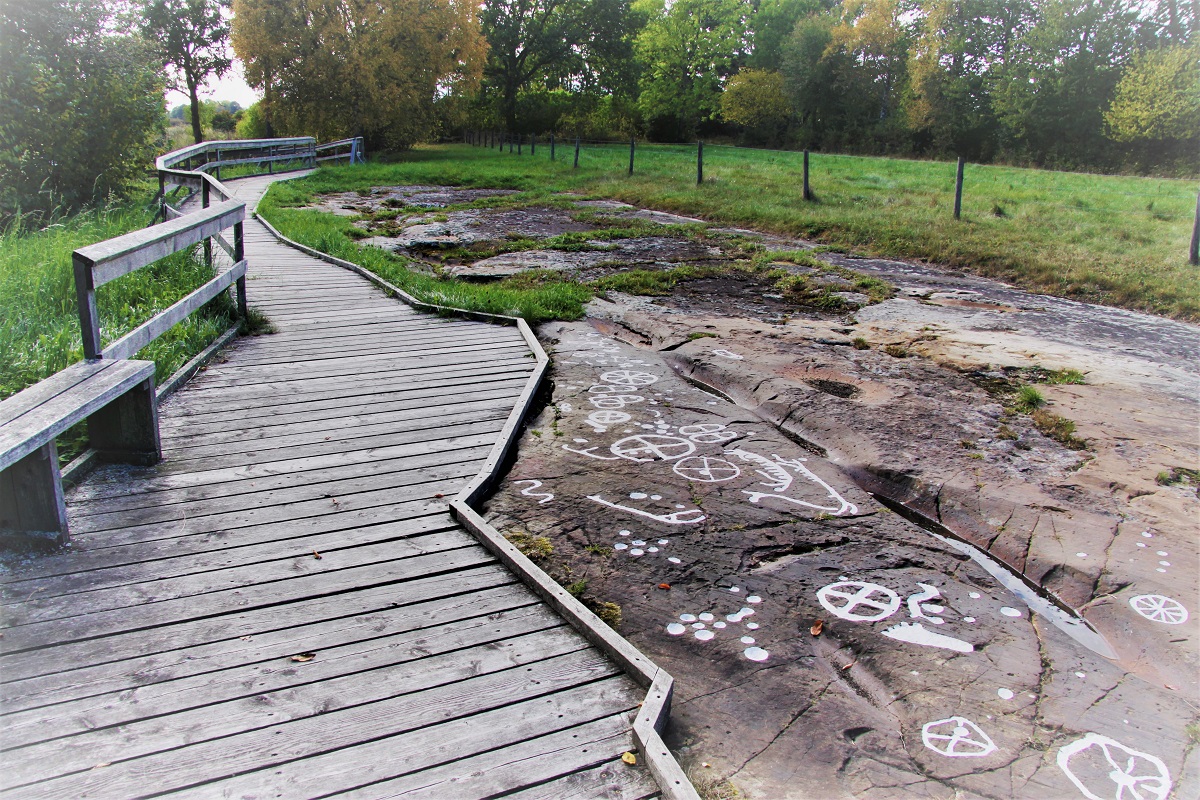 Flyhov rock carvings