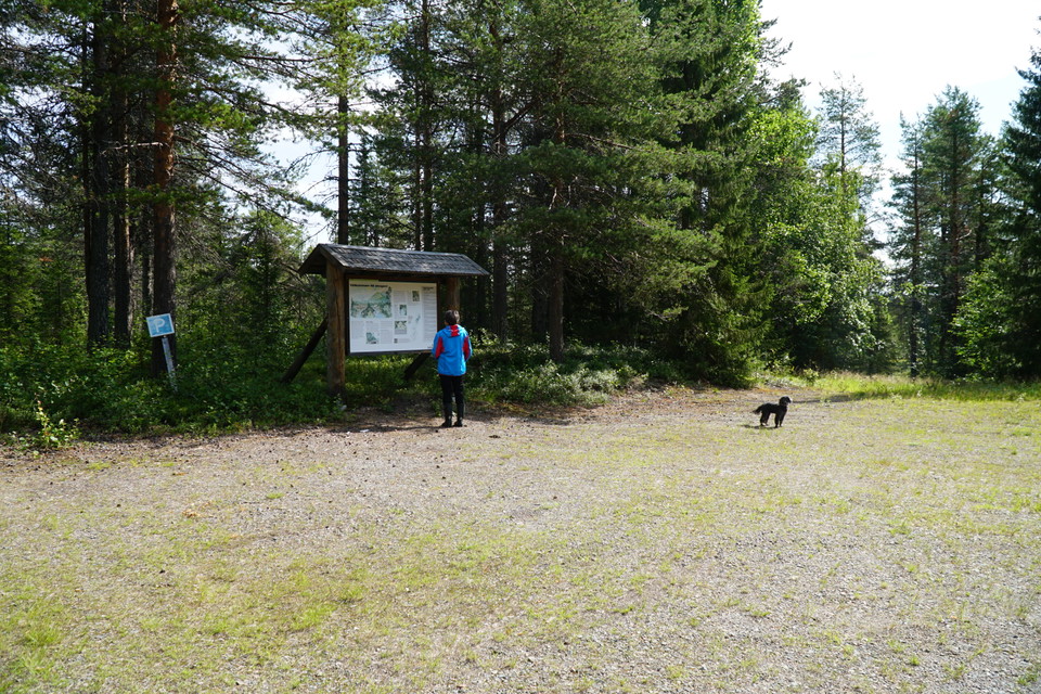 Vid parkeringen finns informationstavla