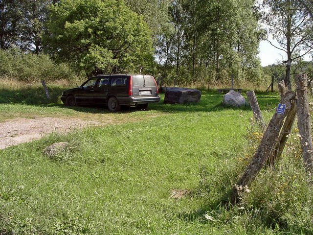 Entré och parkering vid Kusta, Angarnssjöängen