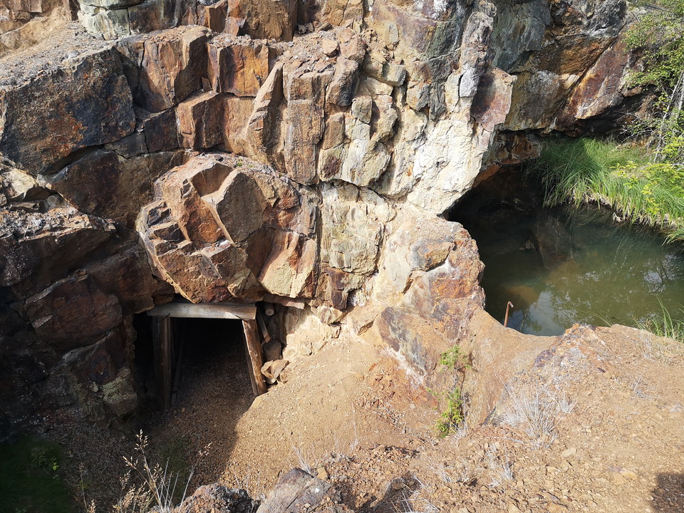 Blick ner i gruvområdet