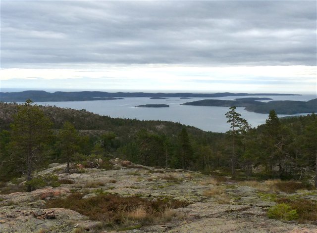 Hiking trail from Skrattabborrtjärn to Slåttdalsskrevan