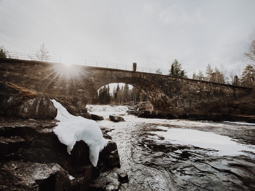 Stenvalvsbro över vattendraget Ljungan
