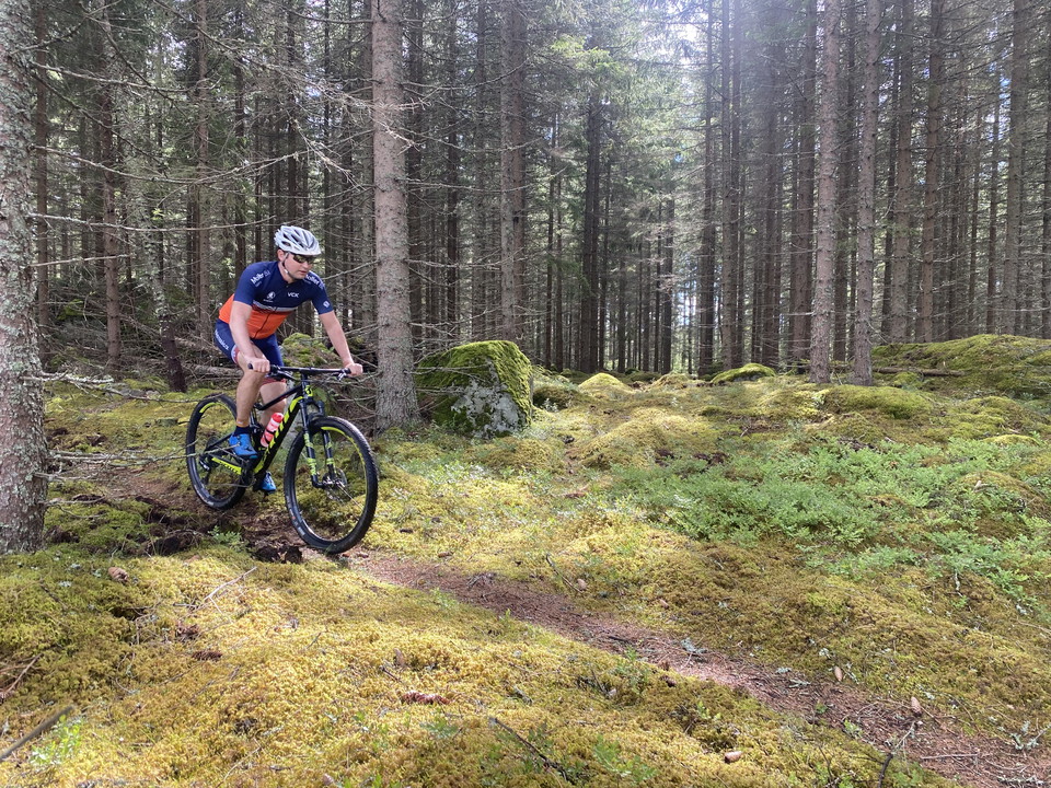 Den övervägande delen av Lista-spåret följer naturliga skogsstigar.