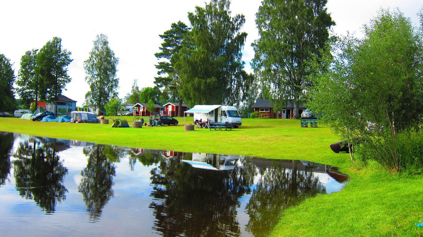 Byns Camping med vy över Klarälven