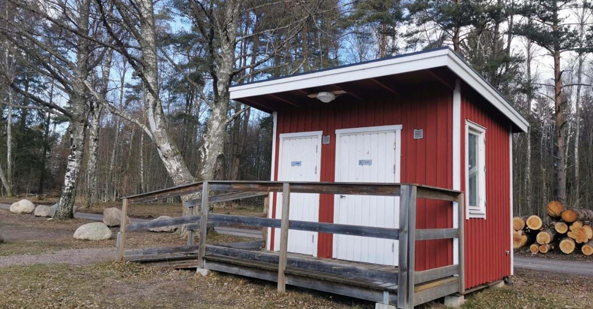 Torrtoa vid Biskopsvägen Råssnäs friluftsområde
Tillgänglighetsanpassad
Motala runt