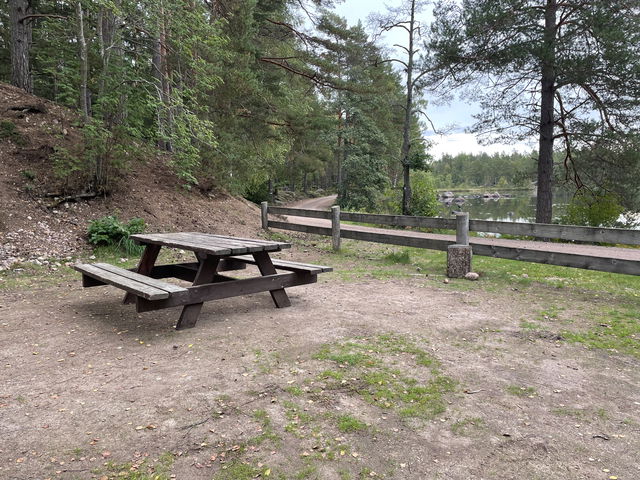Rastbord på parkeringen, Björnnäset