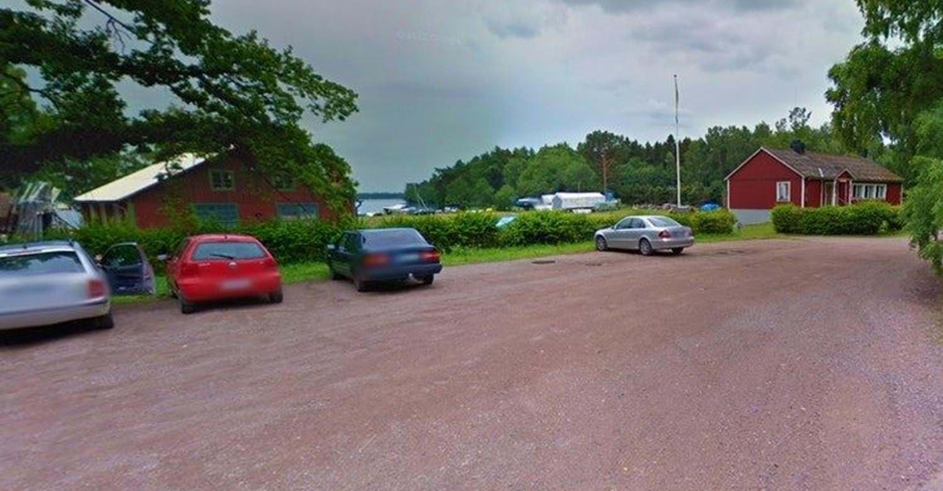 Parkering vid Råssnäs friluftsområde. 
Etapp: Råssnäsudden–Mariebergsudden. 
Motala.