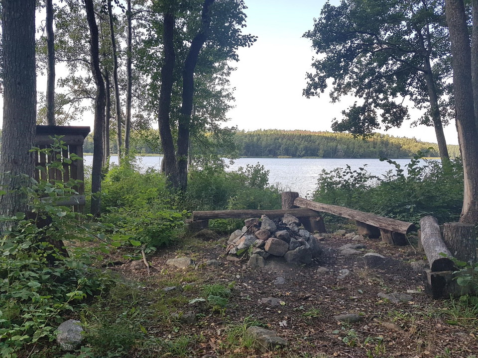 Grillplatsen med utsikt över Mälaren och Munkholmen.
