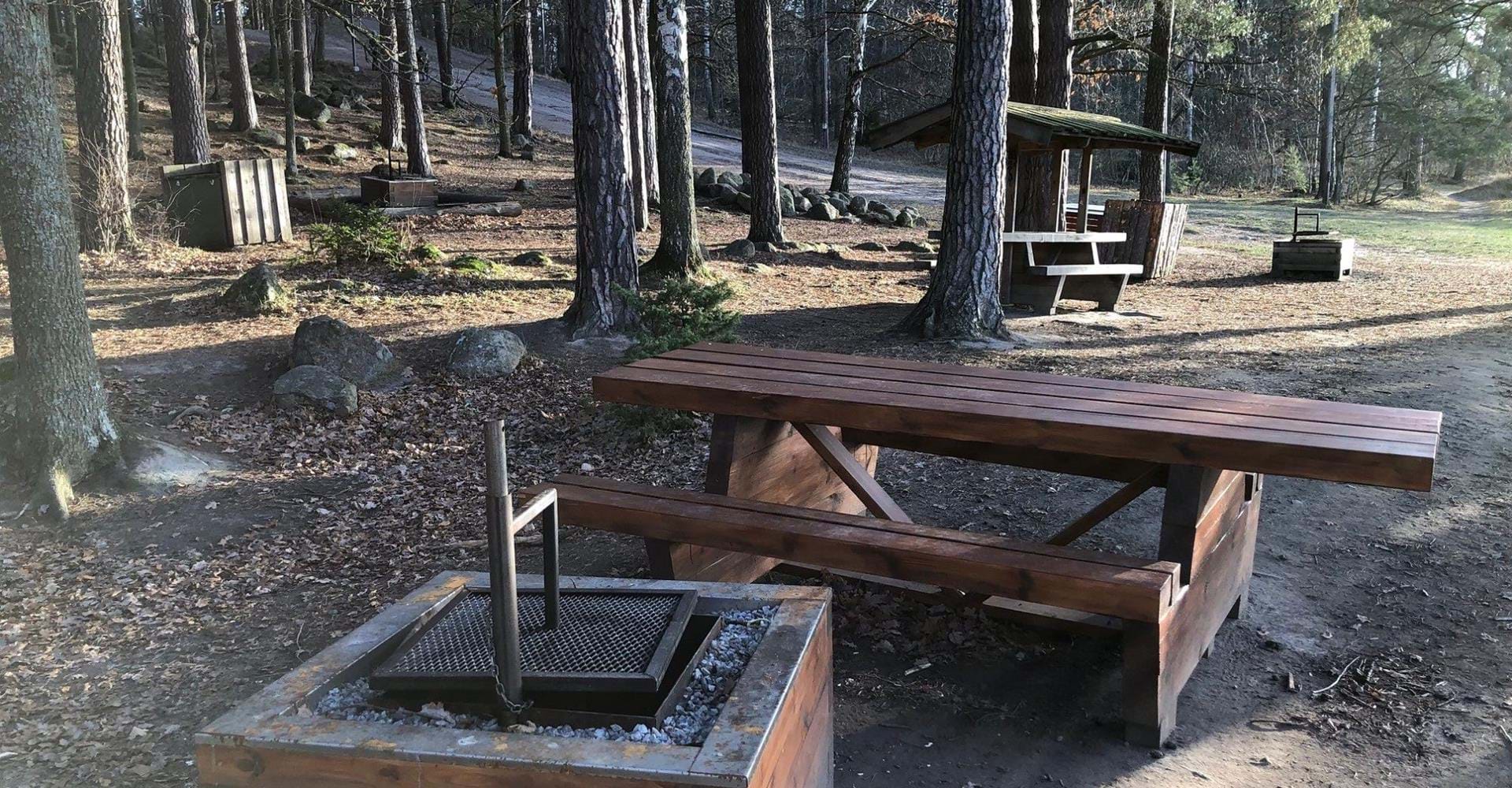 Rast- och grillplats vid Vallamassivet.
Etapp: Trädgårdsföreningen - Gamla Linköping.
Linköpng.