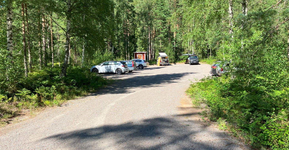 Parkeringen Glimmingen. Torrdass skymtar.
Etapp: Pinnarp - Kisa, via Föllingsö
Kinda kommun