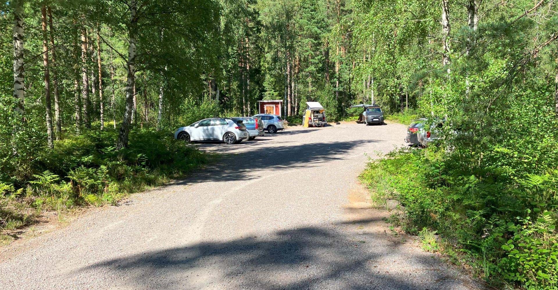 Parkeringen Glimmingen. Torrdass skymtar.
Etapp: Pinnarp - Kisa, via Föllingsö
Kinda kommun