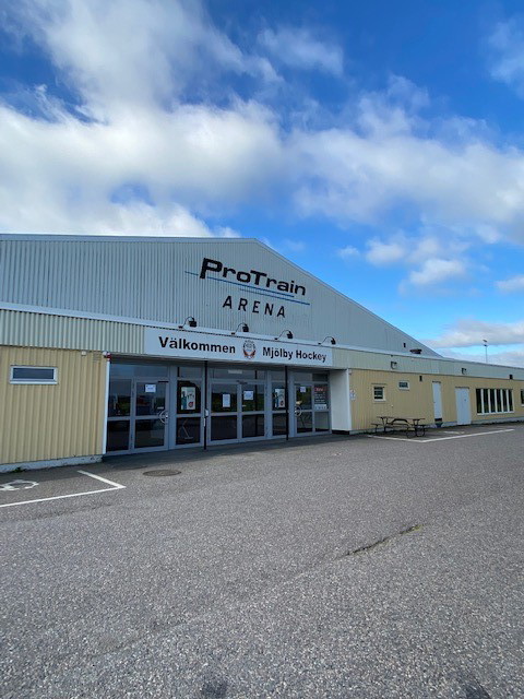Ishall (Pro Train Arena) och curlinghall i Mjölby