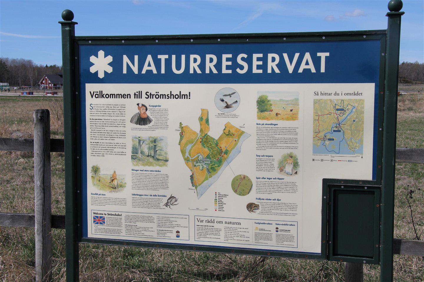 Informationstavla över naturreservatet.