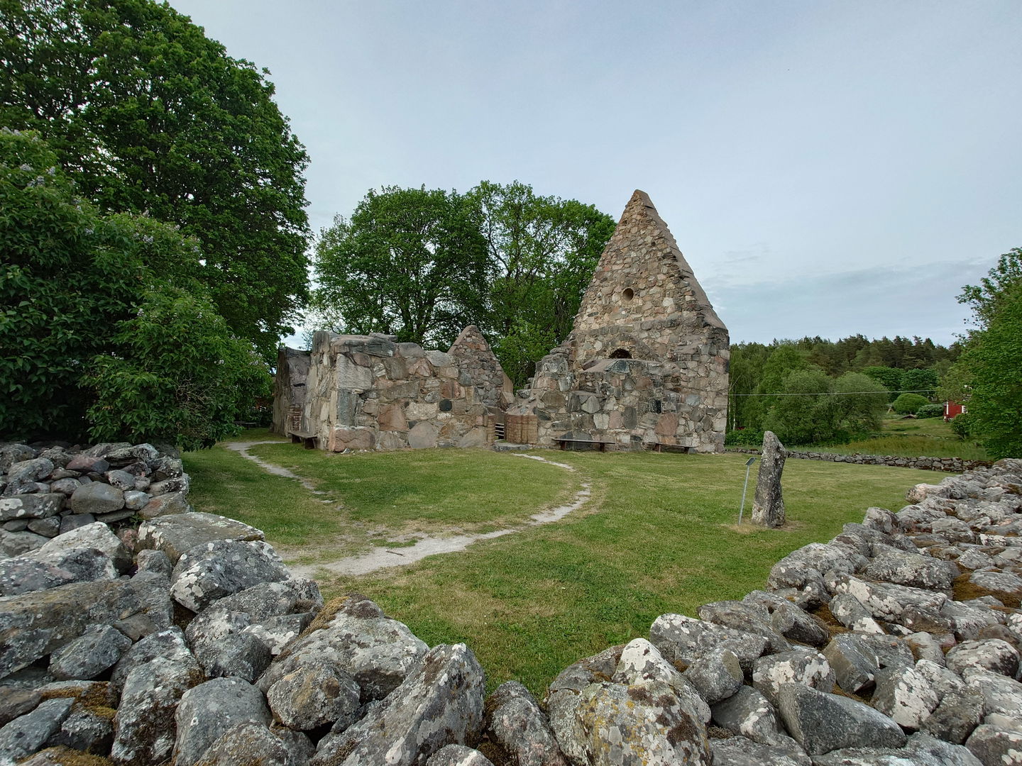 Össby kyrkoruin i Vallentuna