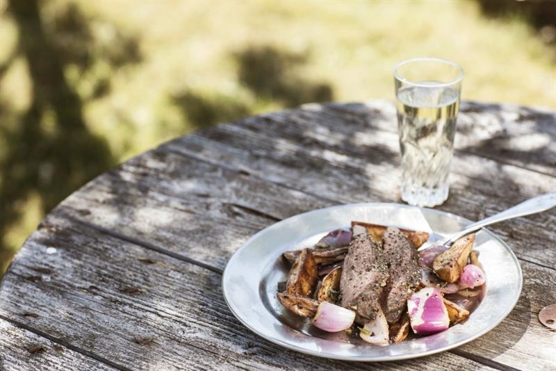 Joval Gård - Farm sale with local food