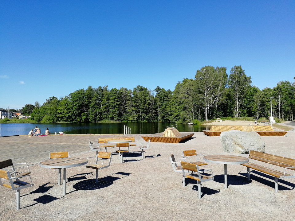 Bänkar och sittgrupper