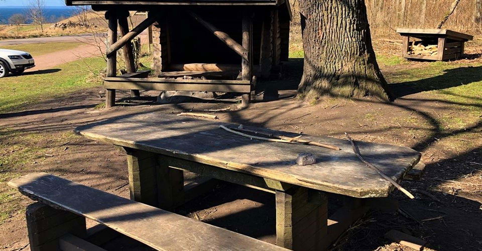 Vindskydd Almalyckan. 
Etapp: Omberg runt, Signaturleden. 
Ödeshög