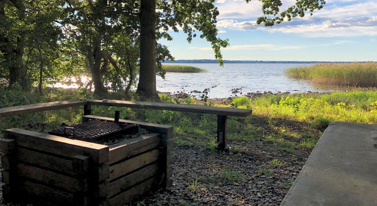 Rastplats med eldplats.