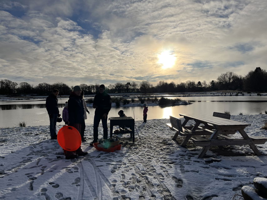 Korvgrillning och pulkaåkning