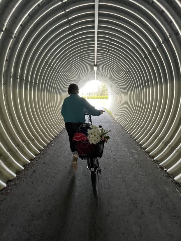cyklist i tunnel
