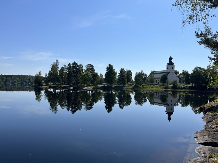 Vy från Hagudden över Söderbärke Kyrka