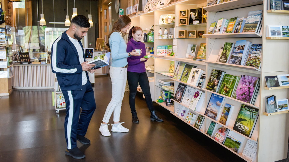 I naturums utställning finns en butik.