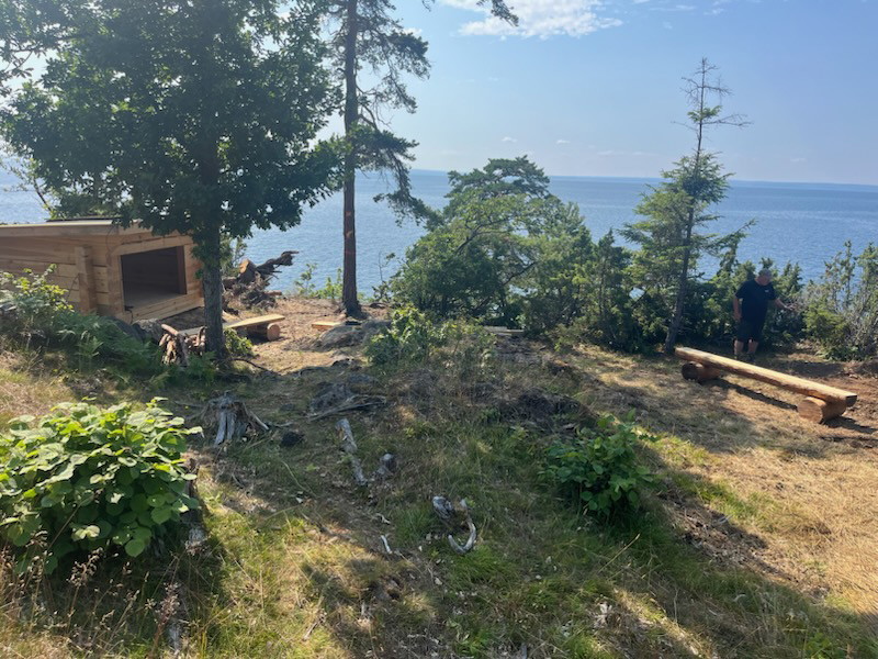 Vindskydd med magisk utsikt över Vättern.