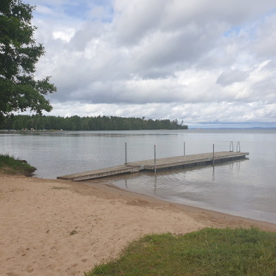 Badbrygga vid Järnevidsbadet.