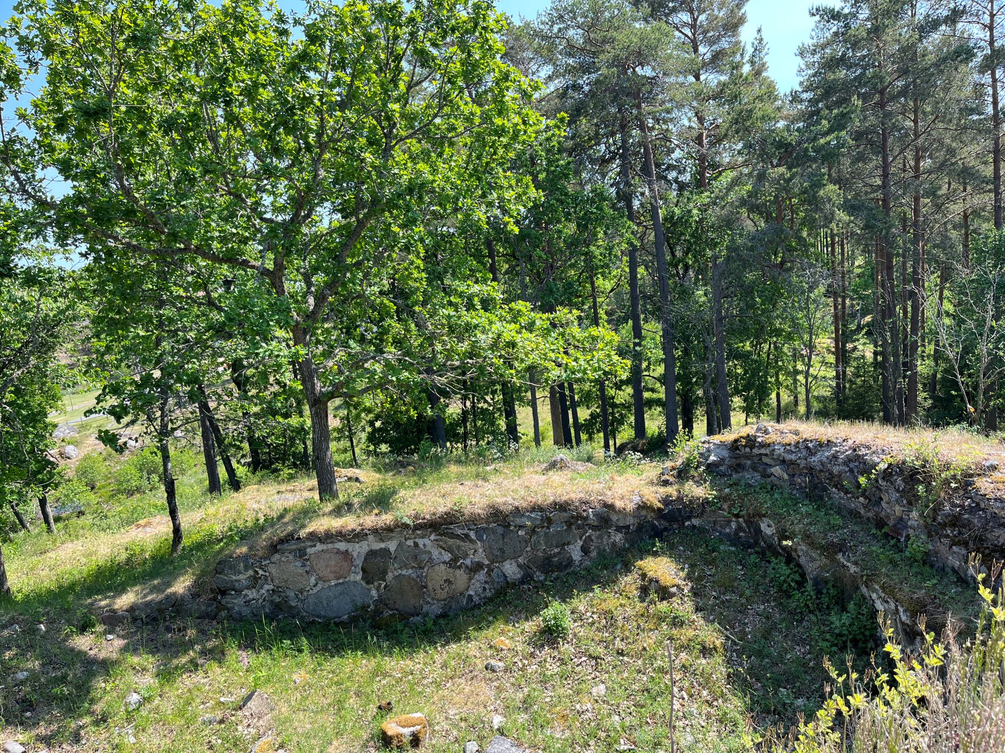 Fundament av Stensö borgruin.