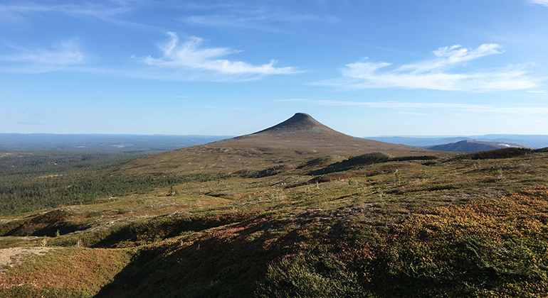 Från denna entré kan du vandra, topptura, åka skidor, uppleva natur och utsikt. Möjlighet till rast och vila finns vid de utplacerade bänkborden.