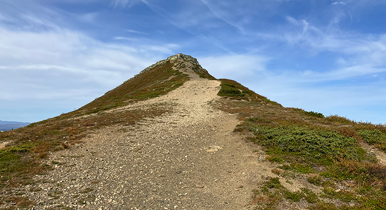 Den sista biten mot toppen går du på bergsryggen eller kammen som det också kallas.